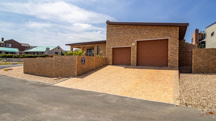 4 Bedroom Property for Sale in De Kelders Western Cape